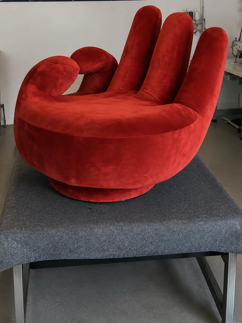 Finished hand-shaped chair in red velvet